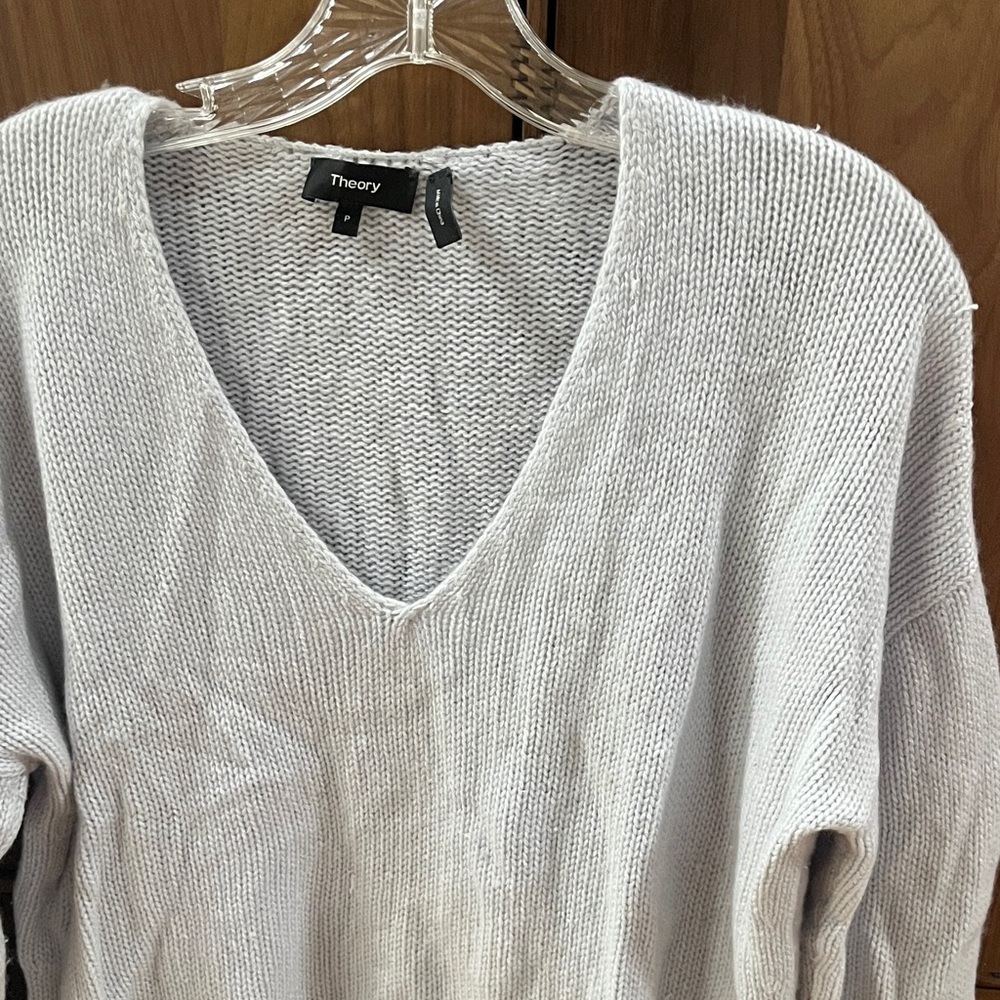 Theory Women's Light Blue Cashmere V-Neck Sweater